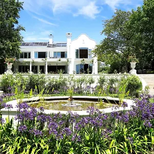 https://villa-constantia-klein.capetown-hotels.net