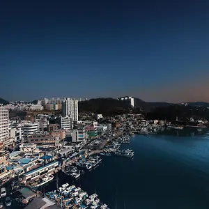 https://brown-dot-dadaepo-beach.hotelsinbusan.com